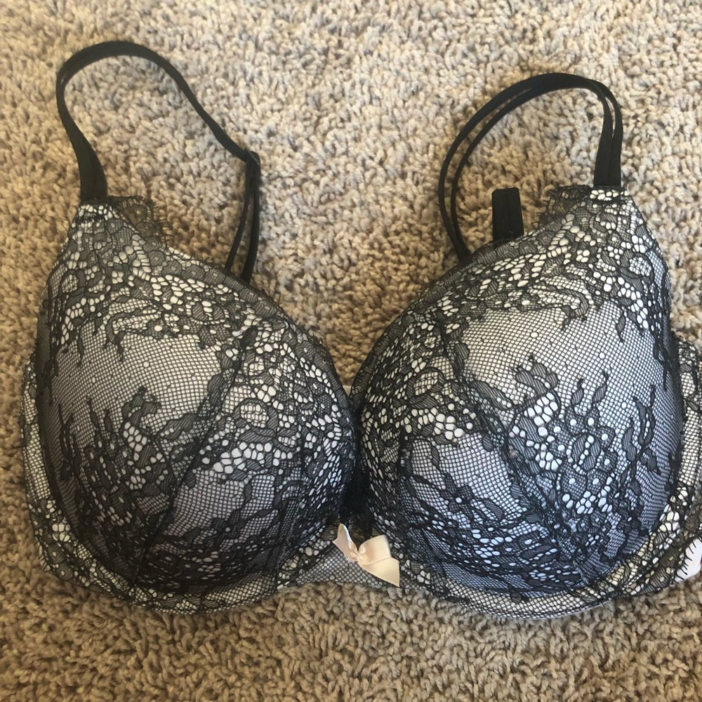 Victoria’s Secret very sexy push up 32DD